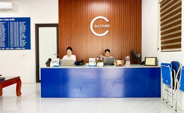 Nhân viên Alltours tận tâm nhiều năm kinh nghiệm trong linh vực vé máy bay